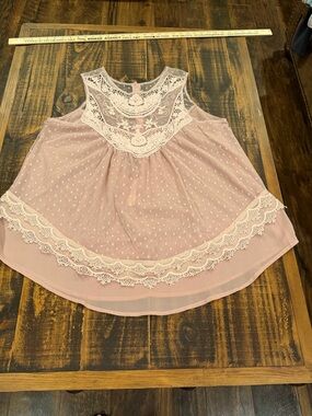 ANDREE BY UNIT Dusty Blush Lace Yoke Sleeveless Tank